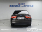 Toyota Camry 2.5 XLE Hybrid — 2019
