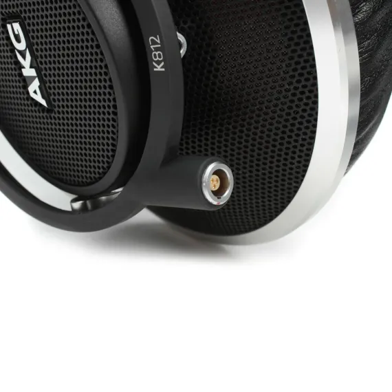 AKG K812
