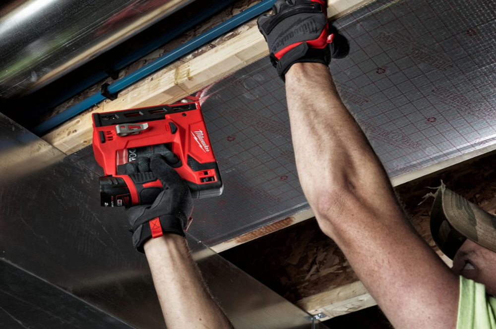 Степлер Milwaukee M12 BST-0 без акб и ЗУ 4933459634