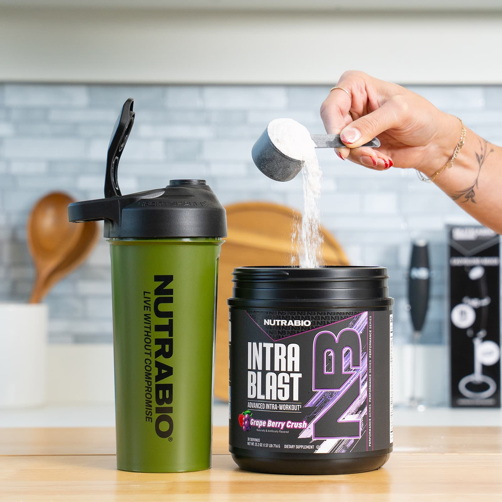 NutraBio, Intra Blast, усовершенствованная добавка во время тренировки, со вкусом винограда, 716 г (1,57 фунта)