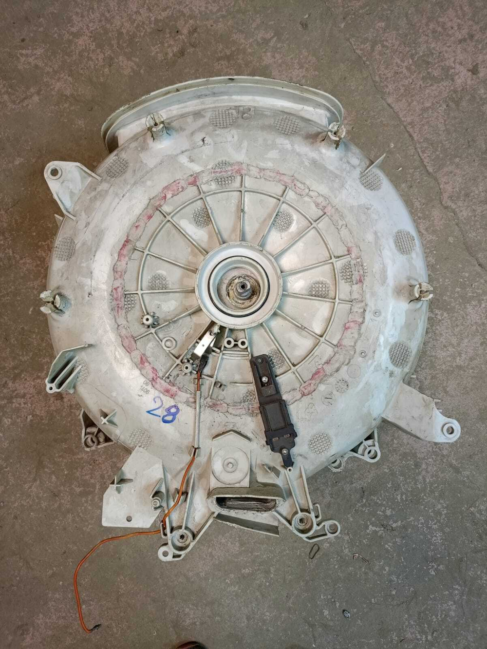 28 Бак для стиральной машины Zanussi AEG 129462521 б/у