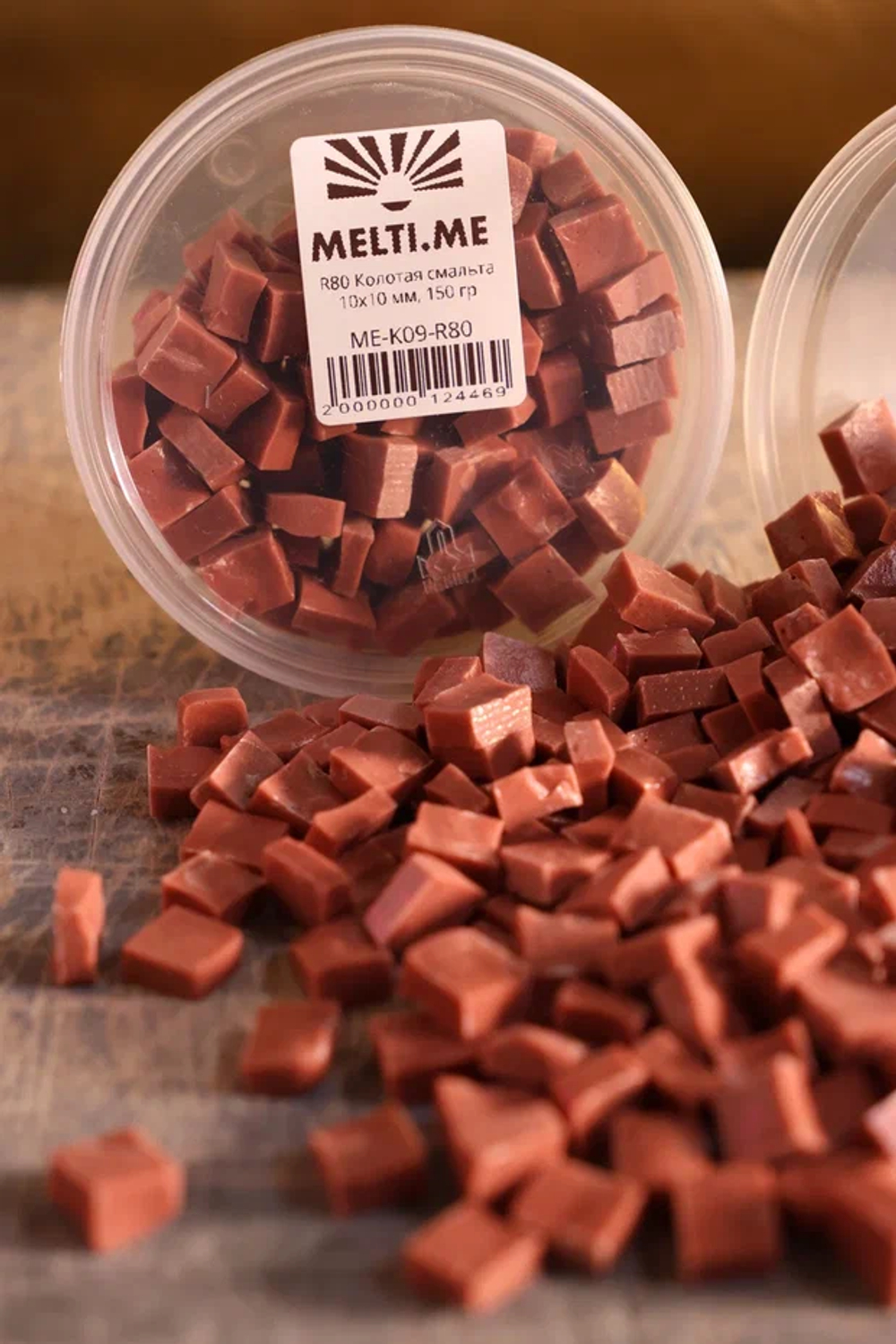 крупный план колотой смальты R80 коричневого и кирпично-красного цвета MELTI