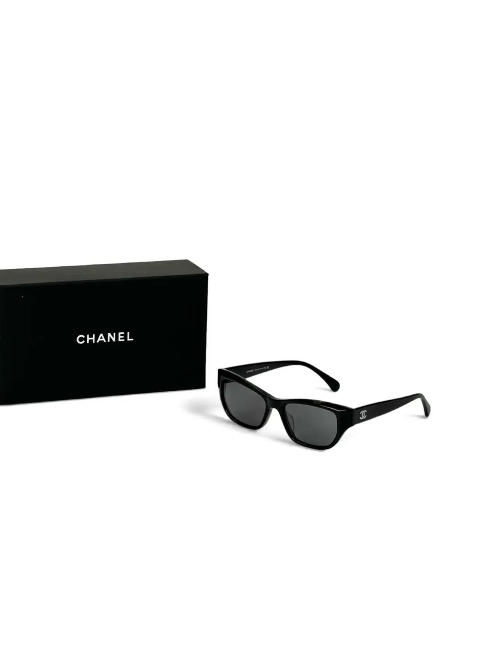 Солнцезащитные очки CHANEL