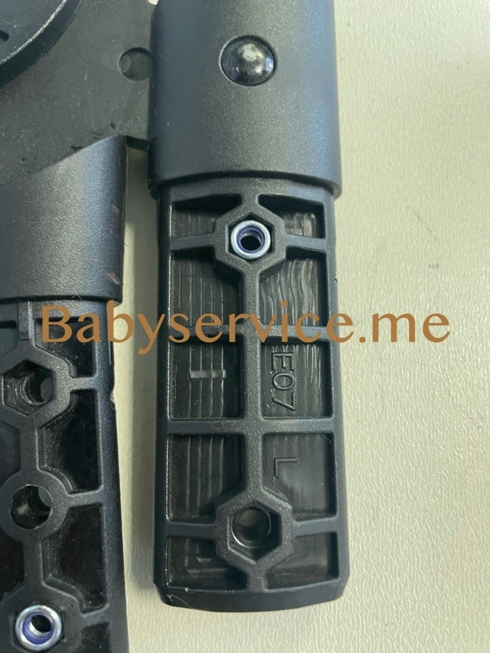 Шарнир рамы Carrello Bravo правый