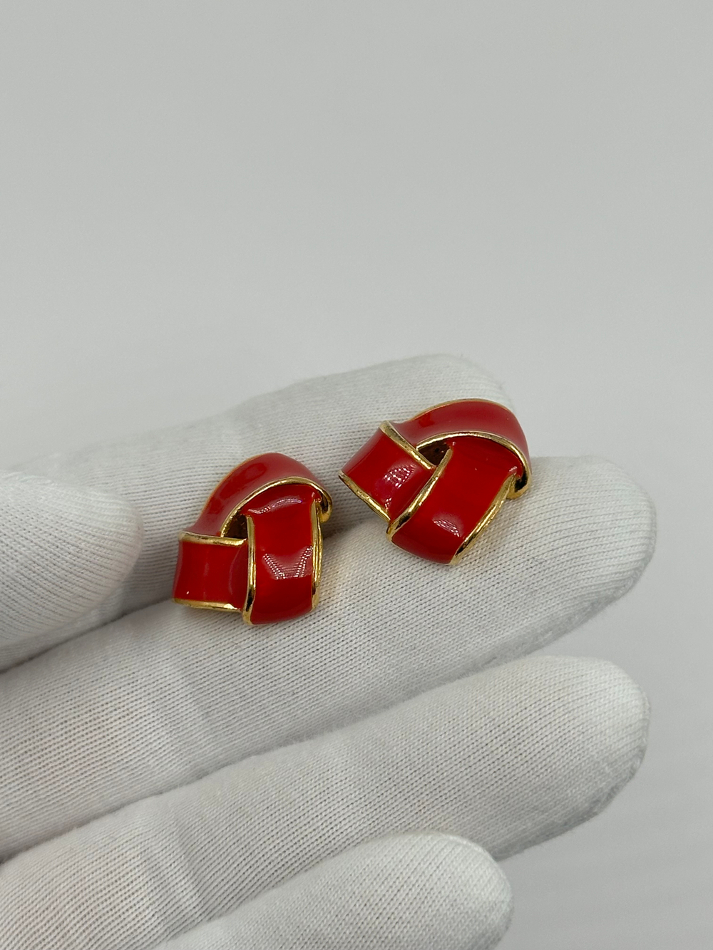 Серьги с красной эмалью Avon