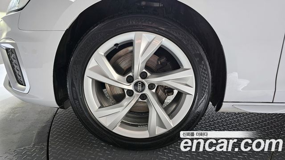 Audi A4 40 TFSI Premium — 2021