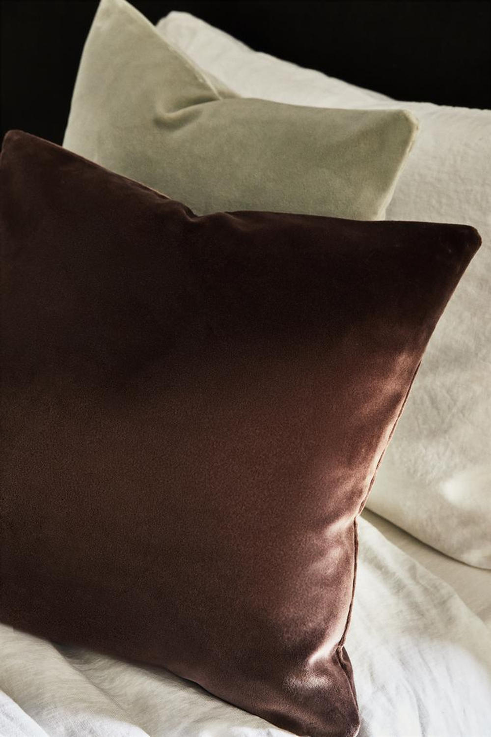 ZARA HOME БАРХАТНЫЙ ЧЕХОЛ ДЛЯ ДЕКОРАТИВНОЙ ПОДУШКИ, ШОКОЛАДНЫЙ