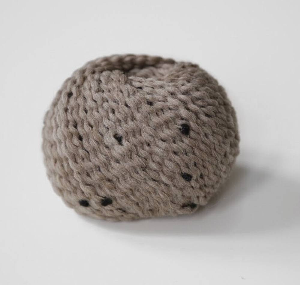 pompom бежевый с черным 02