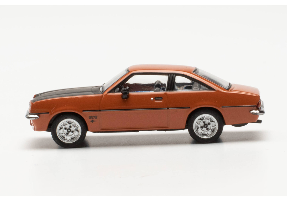 Автомобиль Opel Manta B, сиена красная