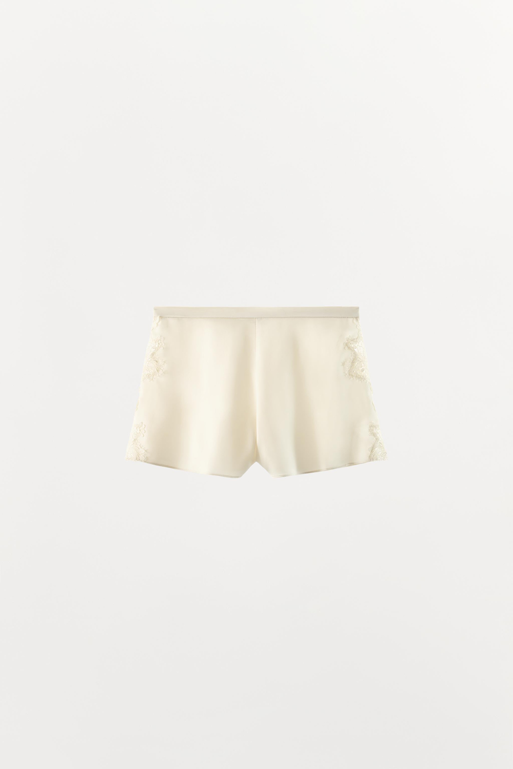 АТЛАСНЫЕ ШОРТЫ С КРУЖЕВОМ — ZARA