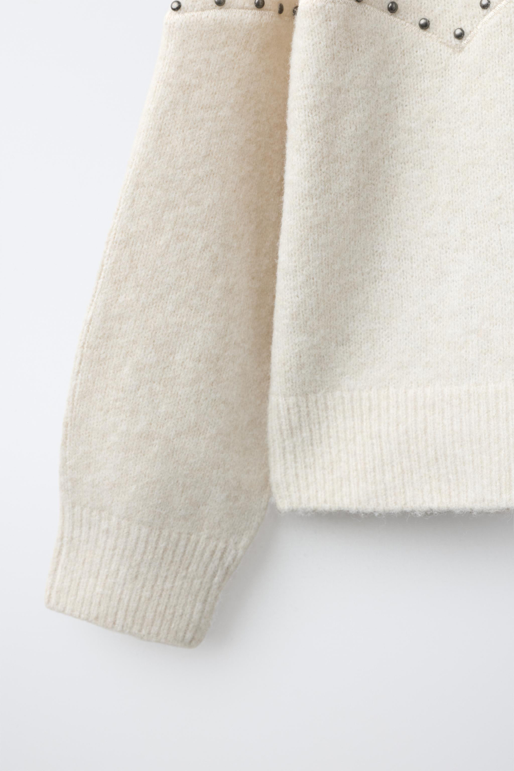 ZARA СВИТЕР С ЗАКЛЕПКАМИ, ЭКРЮ