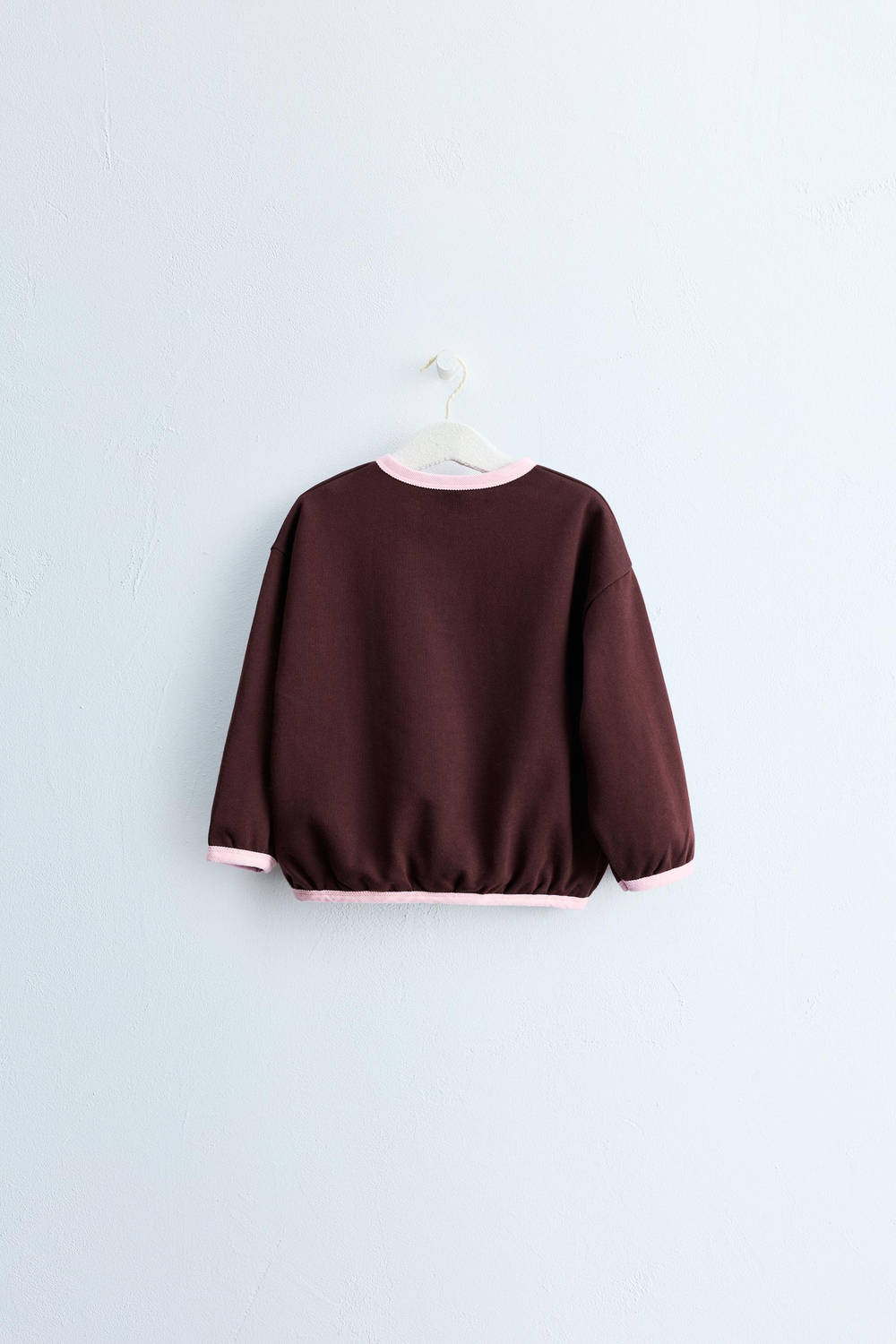 ZARA TIMELESS — ТОЛСТОВКА С КОНТРАСТНЫМ ВОРОТНИКОМ, ШОКОЛАДНЫЙ