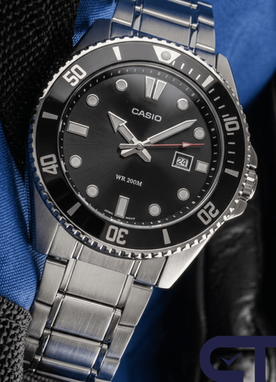 Casio MDV-107D-1A1 — мужские дайверские часы