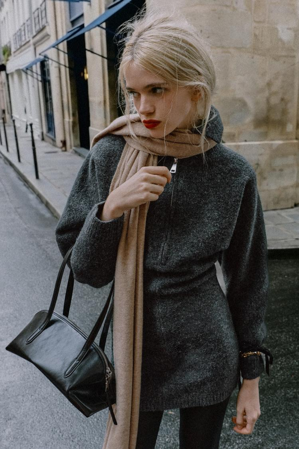 ZARA КОРОТКОЕ ТРИКОТАЖНОЕ ПЛАТЬЕ, ТЕМНО-СЕРЫЙ