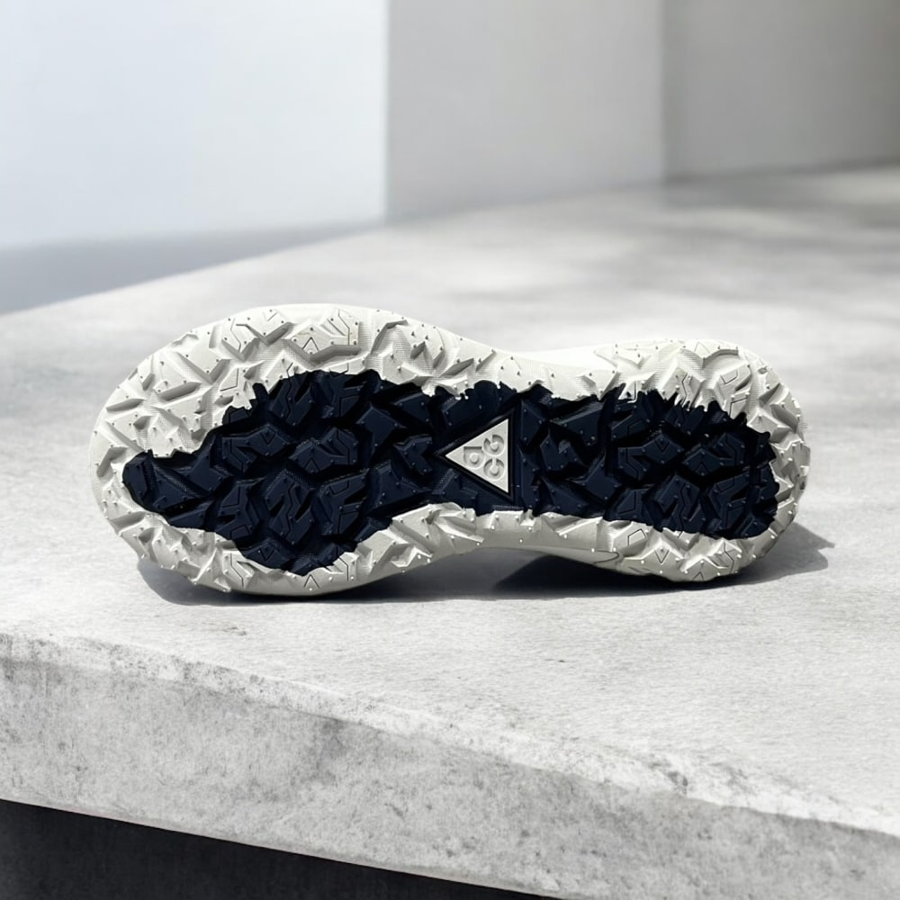 Nike Acg Mountain Fly 2 Low • White