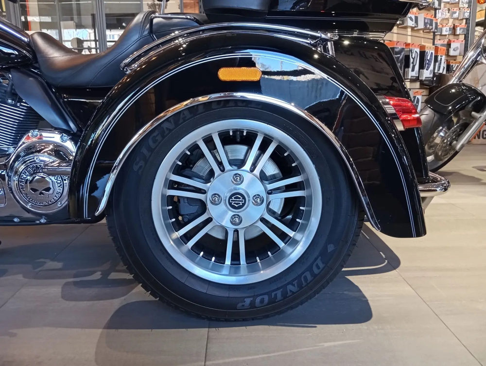HARLEY-DAVIDSON TRIGLIDE ULTRA 2015