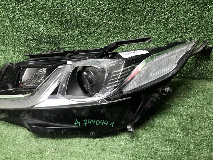 Битая Фара левая Toyota Camry xv70 (2017-н.в.) LED