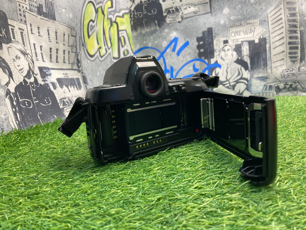 Nikon N8008S