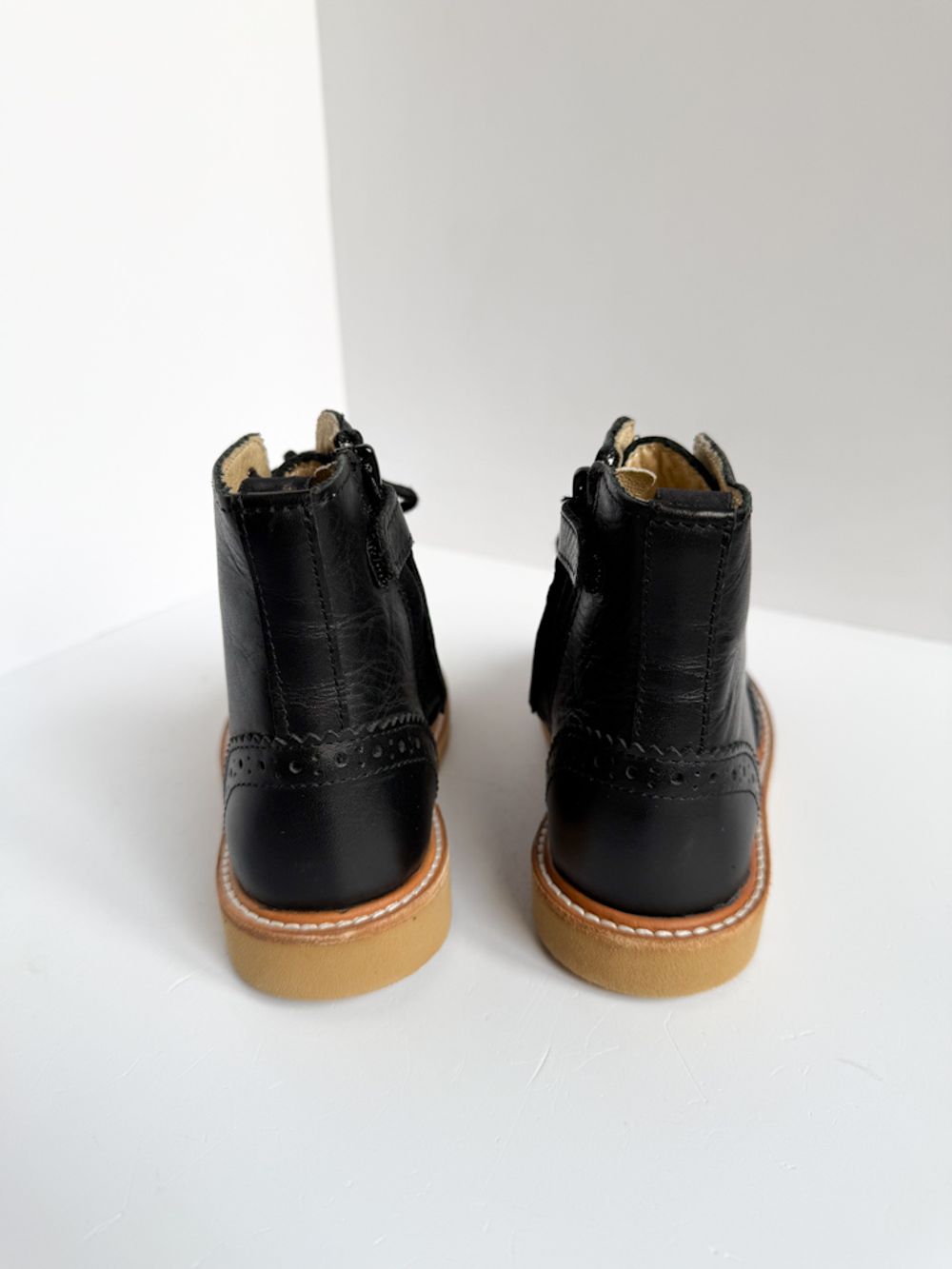 Новые кожаные ботинки Young Soles, 26