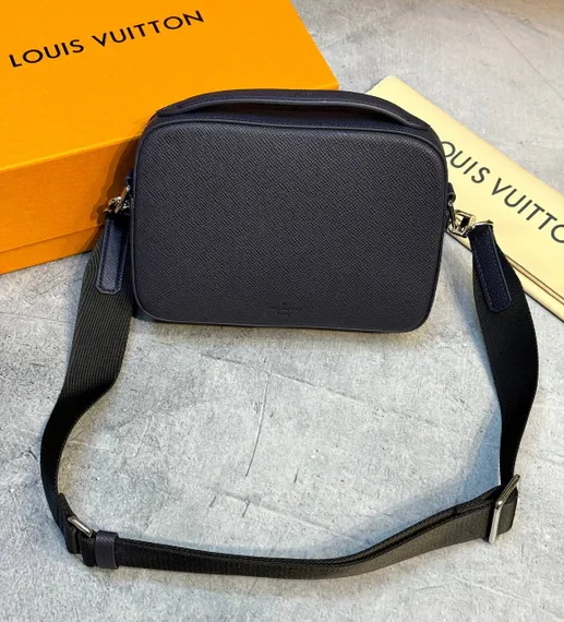 Сумка-мессенджер Louis Vuitton Avenue синий
