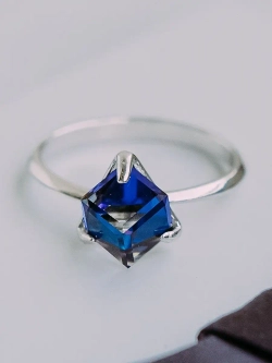 Кольцо Миражи тонкое с синим кристаллом Swarovski