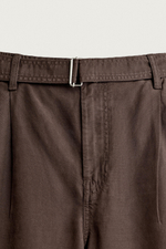 БРЮКИ RELAXED FIT СО СКЛАДКАМИ И РЕМНЕМ — ZARA