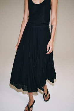 ZARA КОМБИНИРОВАННАЯ СТРУЯЩАЯСЯ ЮБКА — ZW COLLECTION, ЧЕРНЫЙ