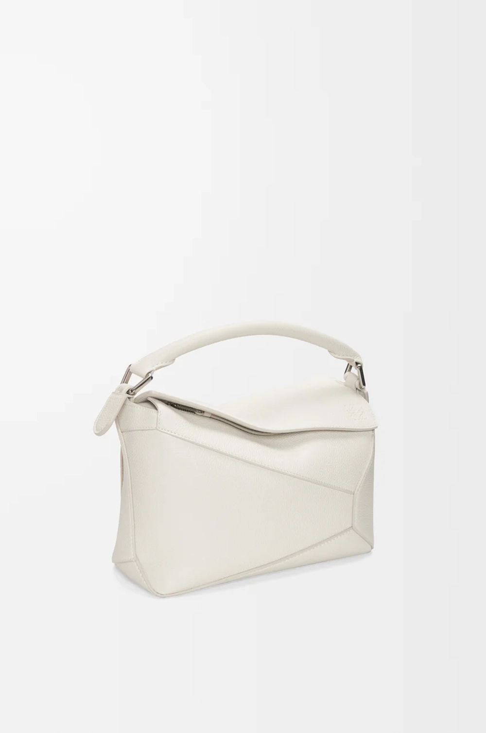 Loewe Маленькая сумка Puzzle Edge из мягкой зернистой телячьей кожи, белый
