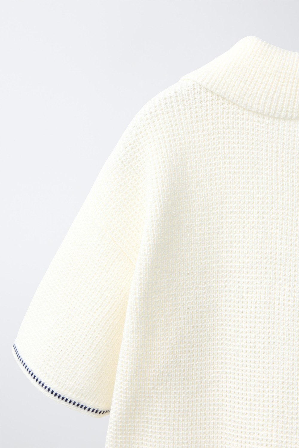 ZARA ПОЛО ВАФЕЛЬНОГО ПЛЕТЕНИЯ С ПРИНТОМ «МИККИ МАУС» © DISNEY, ЭКРЮ