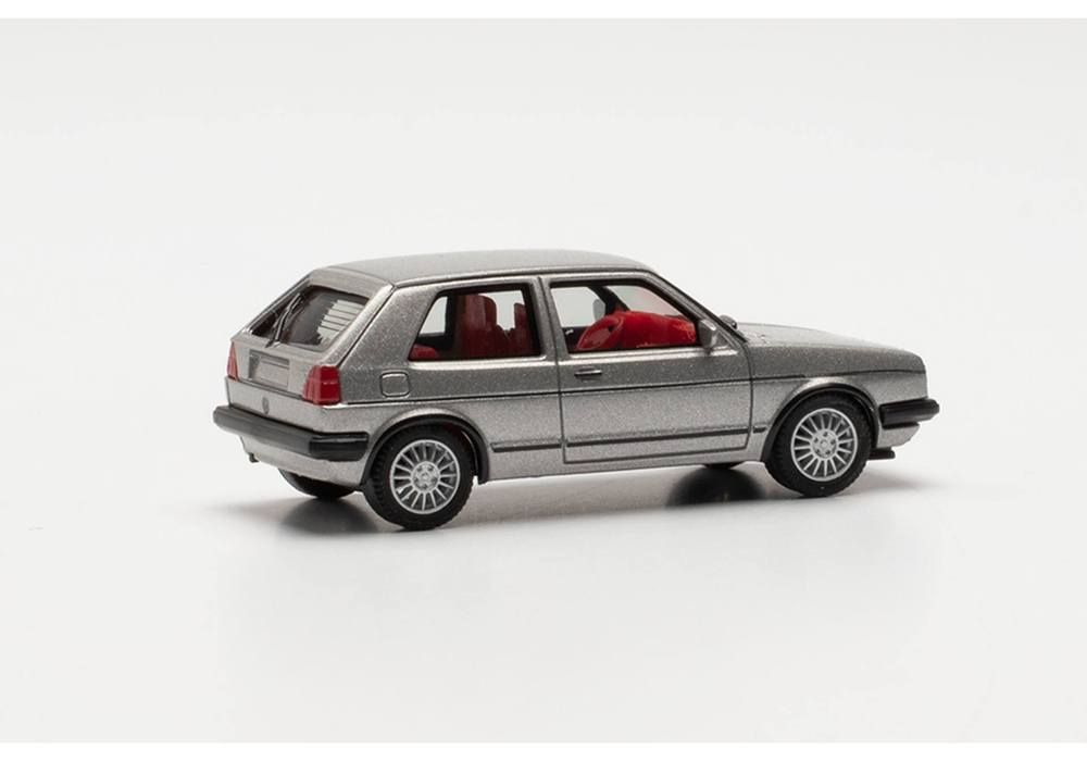 Автомобиль VW Golf II GTI, серебристый металлик