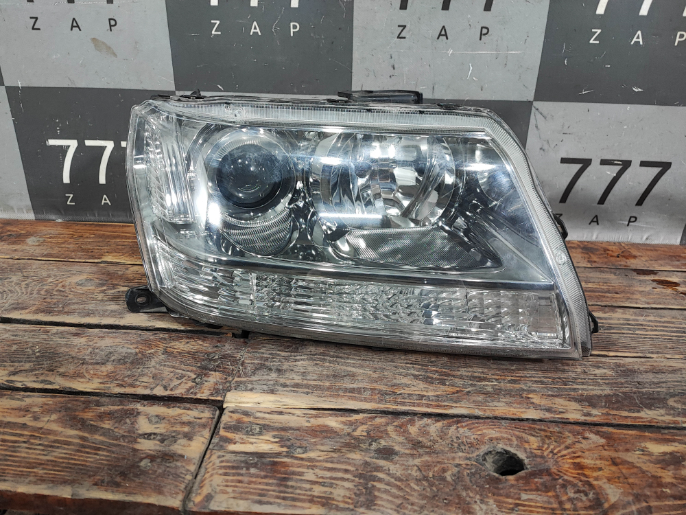 Фара правая галоген Suzuki Grand Vitara 2 (JT) 05-15 Б/У Оригинал 3512065J12