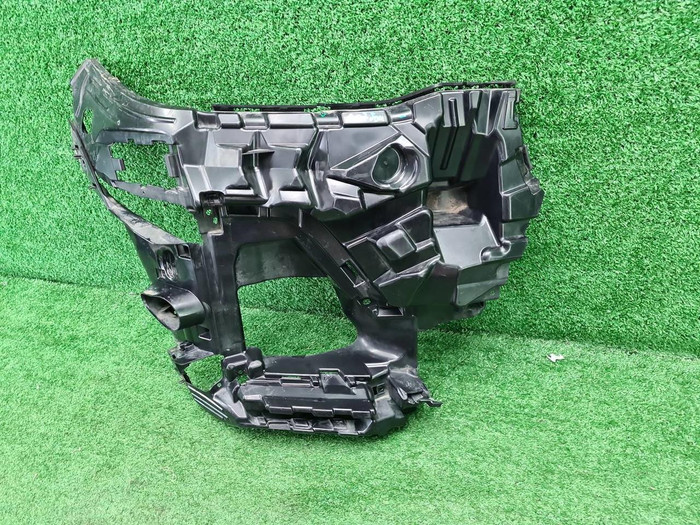 Кронштейн переднего бампера BMW X7 G07 (19-22)