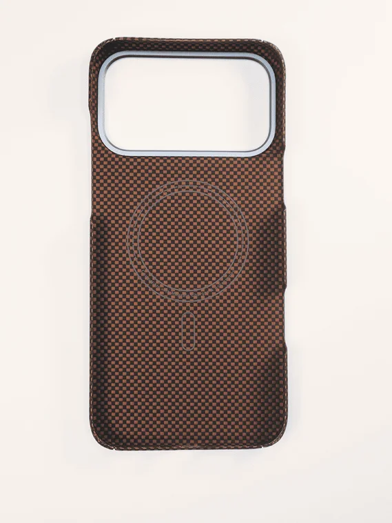 Карбоновый чехол для IPhone 17 Pro MAX with MagSafe коричневый квадрат (Brown)