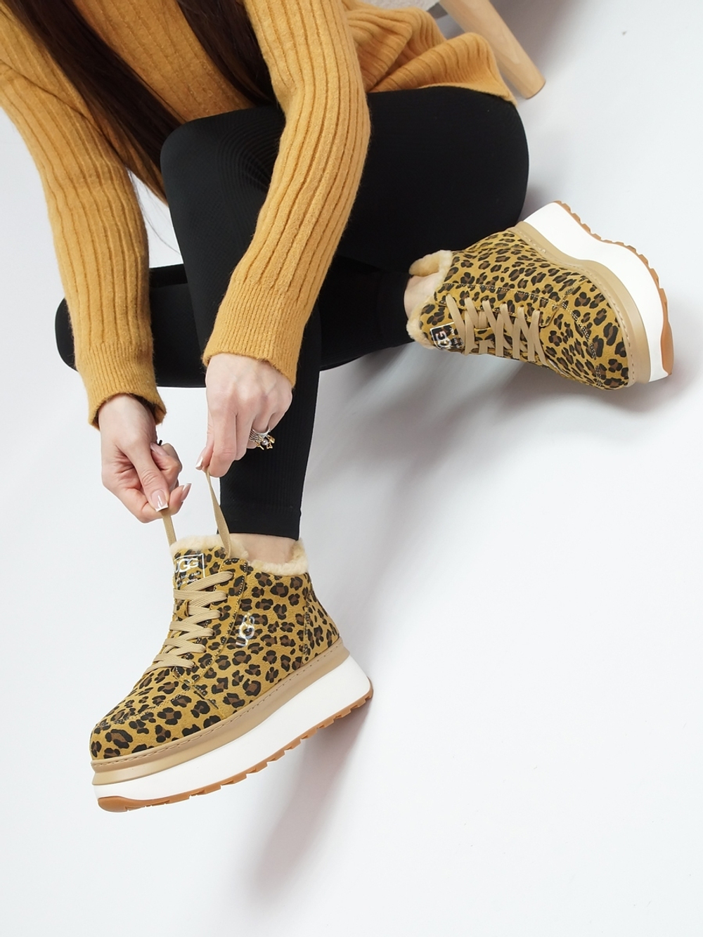 Ботинки женские зимние UGG P0100-1