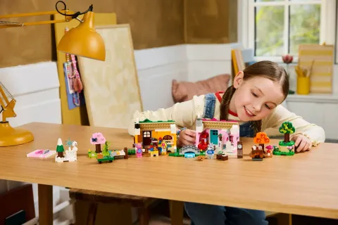 Конструктор LEGO Animal Crossing 77057 Креативные дома: Сезоны веселья