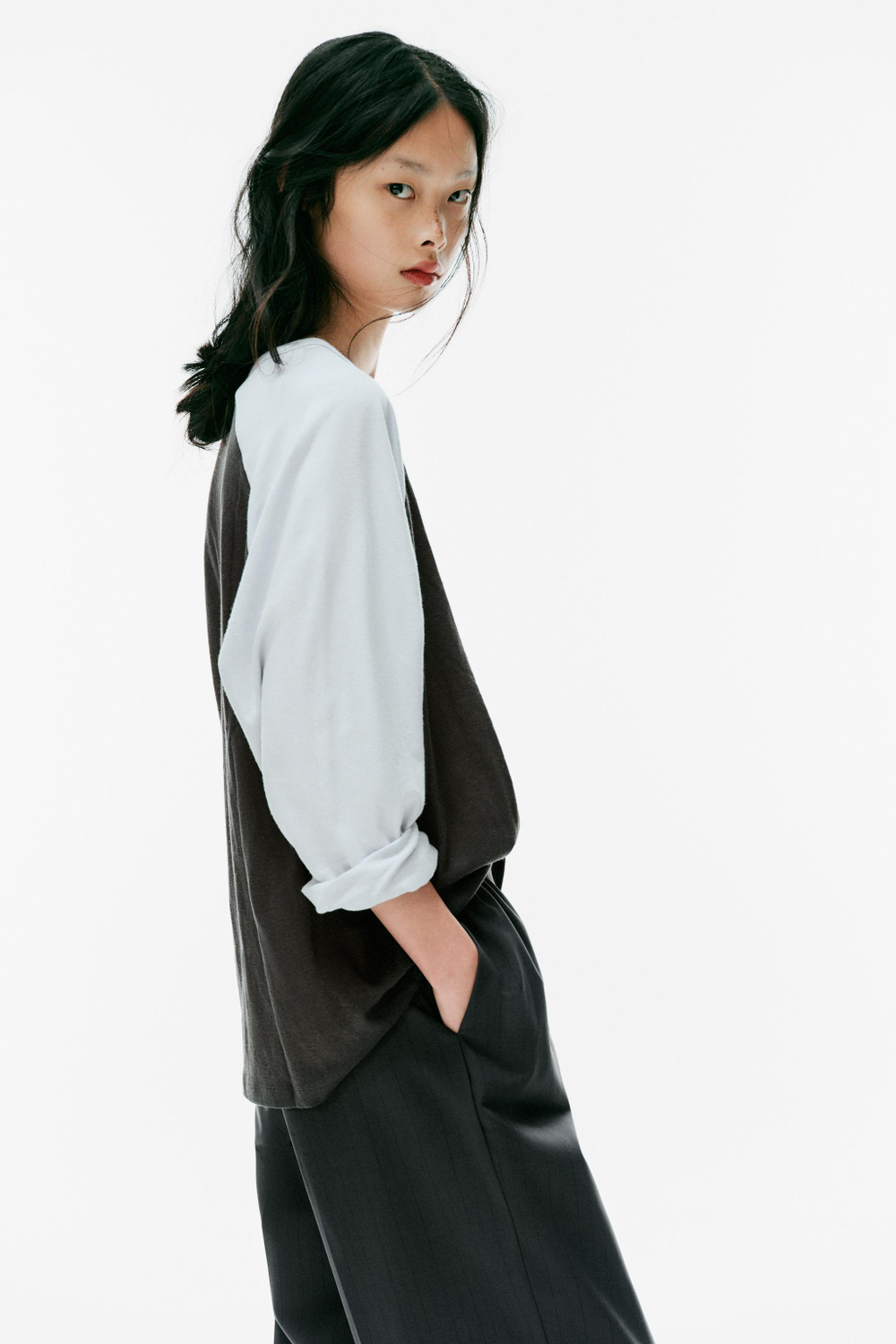 КОМБИНИРОВАННАЯ ФУТБОЛКА С РУКАВАМИ РЕГЛАН — ZARA