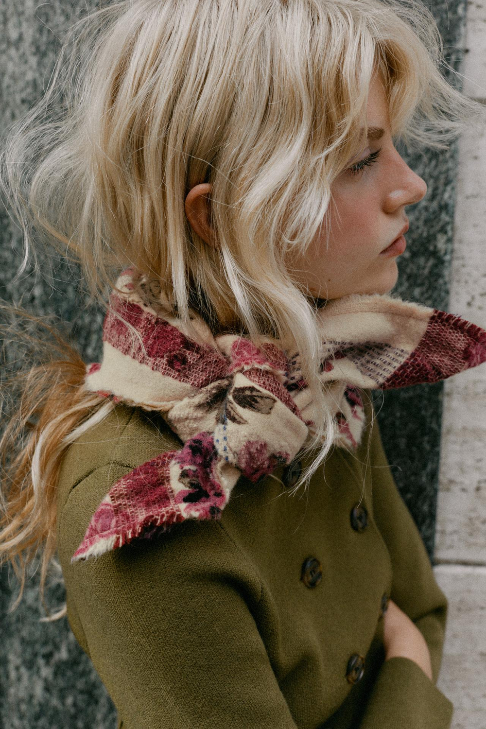 ZARA ДВОЙНОЙ ТРЕУГОЛЬНЫЙ ПЛАТОК, ЭКРЮ