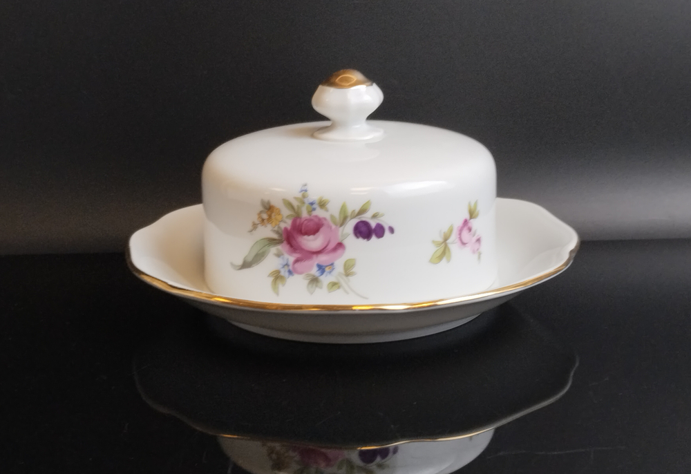 Фарфоровая маслёнка с крышкой , Мейсенский букет, Чехословакия, винтаж 1960-1980 гг