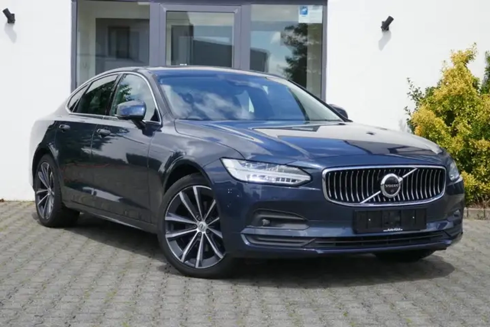 Volvo S90 Momentum Pro