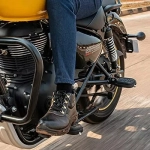 Комплект подножек Royal Enfield, тип - "Deluxe", черного цвета, арт. KXA00031