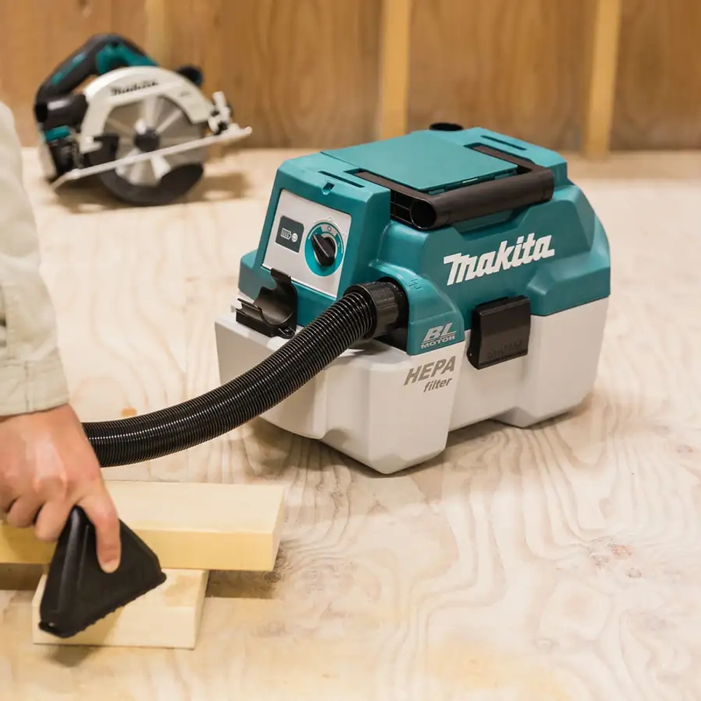 Аккумуляторный пылесос Makita DVC750LZ