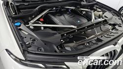 BMW X7 xDrive 40i Design Pure Excellence 7-Seater — 2025