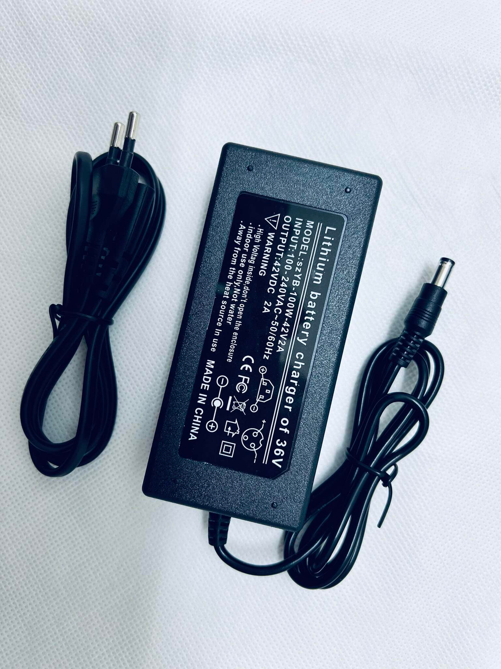Литиевый Li-ion аккумулятор на 36V/6Ah с зарядным устройством в комплекте
