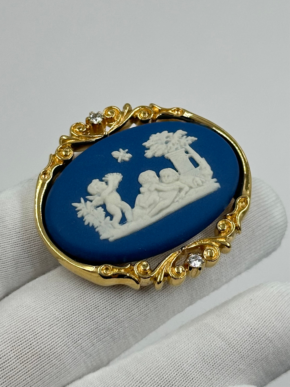 Брошь Wedgwood синяя