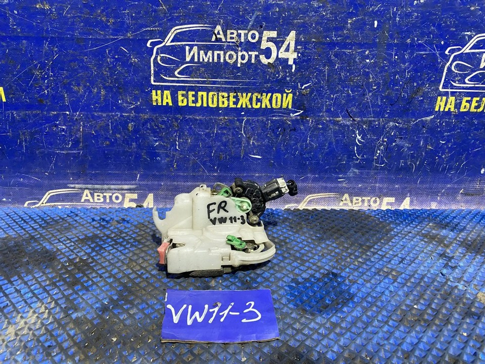 Замок двери передней правой NISSAN EXPERT 2001