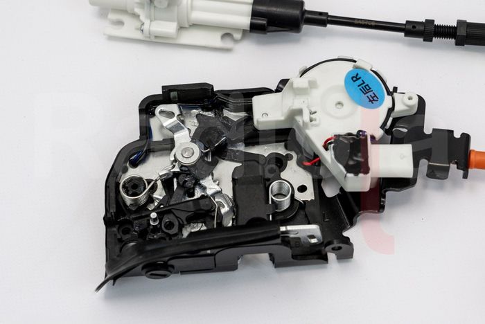 Автоматические доводчики на 4 двери для Audi 2002-2012 - RDL-SAS-Z02