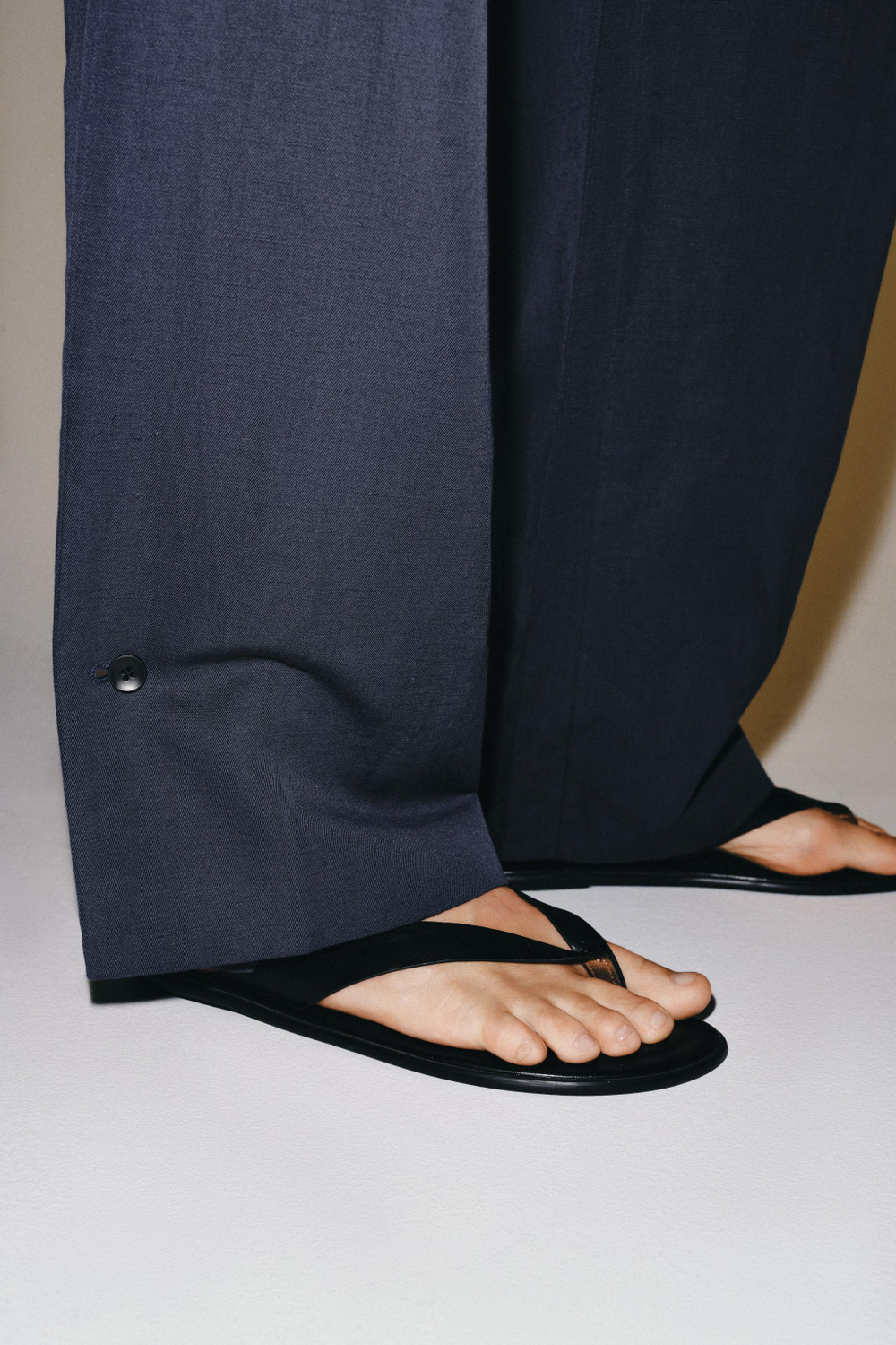 БРЮКИ BARREL ИЗ СМЕСОВОГО ЛЬНА — ZW COLLECTION — ZARA