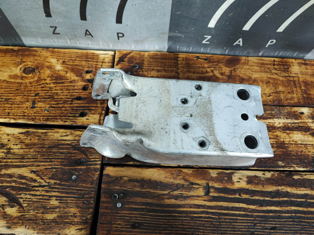Кронштейн усилителя бампера левый MINI Hatch (F55/F56)  Б/У Оригинал 51117406389