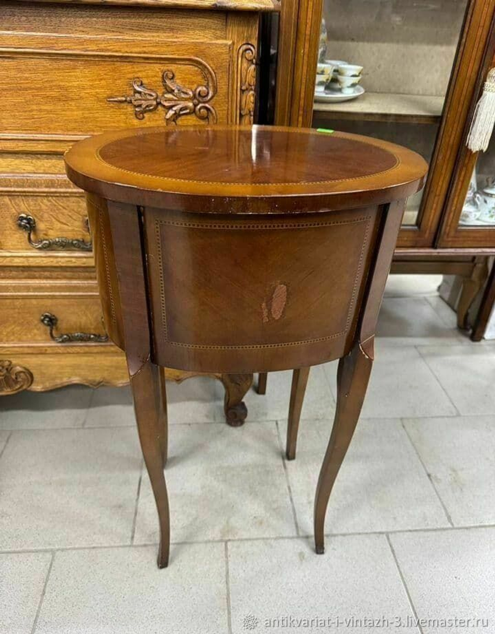 Старинная тумбочка