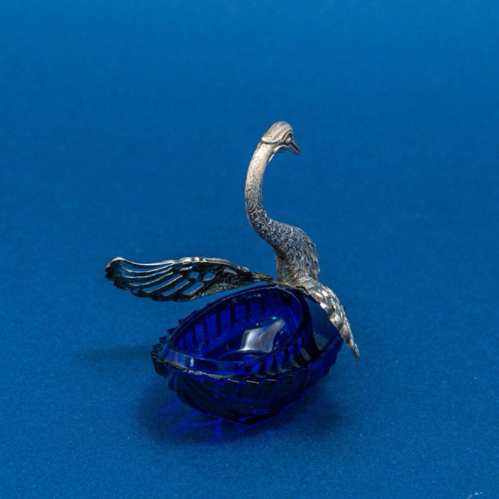 Парные солонки в виде лебедей